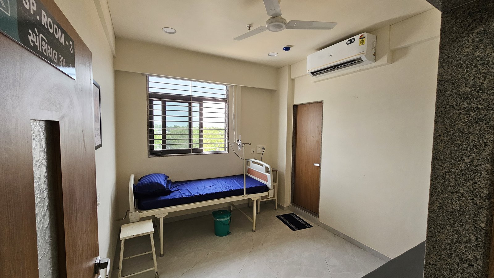 Deluxe Special Patient Room